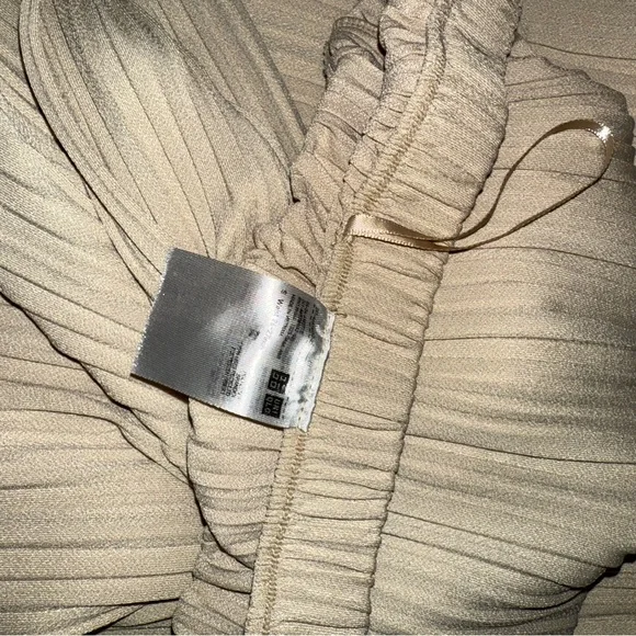 Uniqlo Beige Wide-Leg Pants - Picture 3 of 3